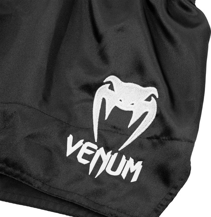 Produktbild Venum Muay Thai Shorts Classic Schwarz/Weiss (XXL)