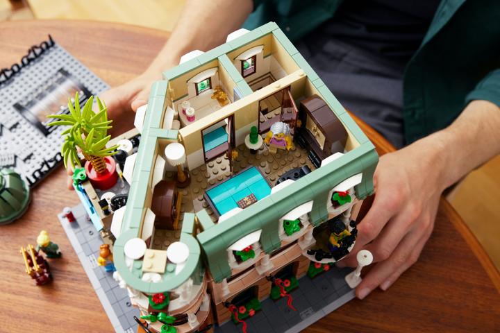 Actual product image LEGO Boutique- Hotel (10297, LEGO Rare Sets)