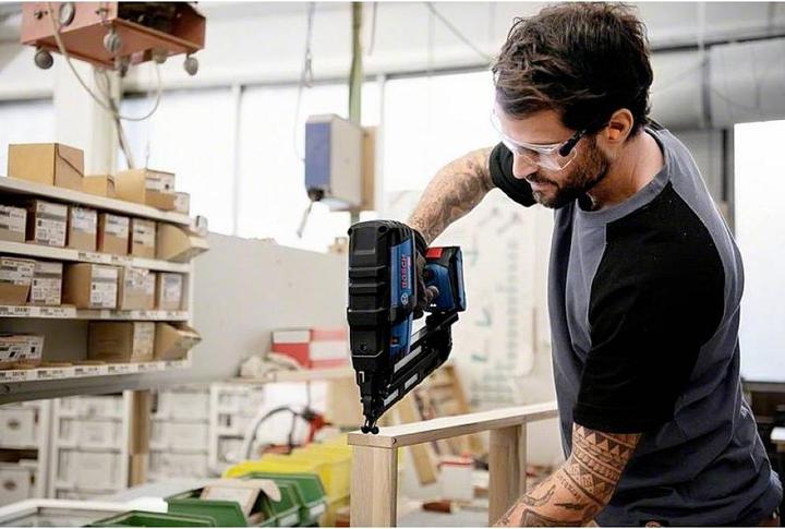 Actual product image Bosch Professional GNH 18V-64 M Kit Battery Nailer
