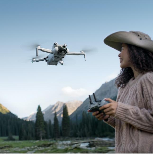 Produktbild DJI Mini 4 Pro Fly More Combo (34 min, 249 g, 48 Mpx)