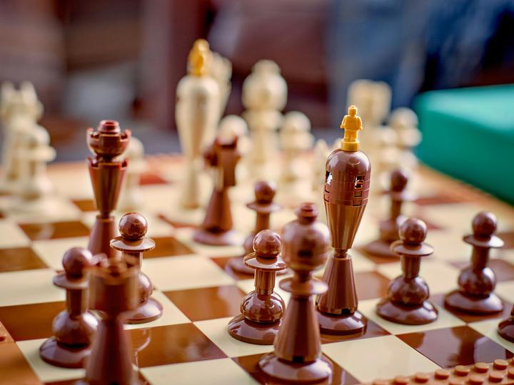 Actual product image LEGO Traditional chess game (40719, LEGO Classic)