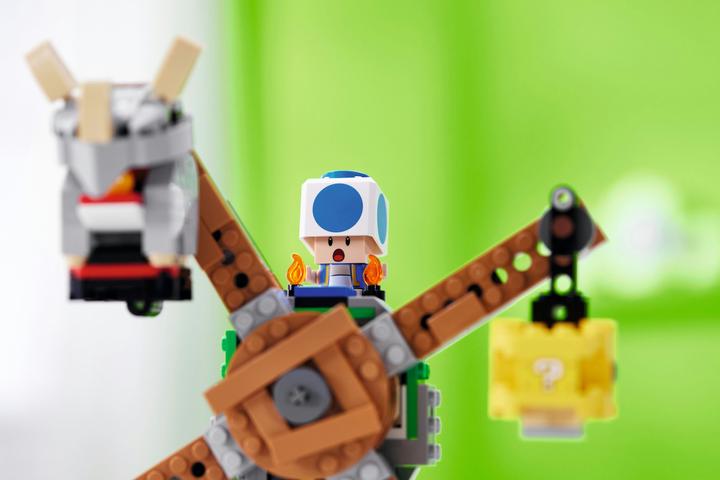 Actual product image LEGO Super Mario 71390 Expansion Set: Feud with Reznors (71390, LEGO Super Mario)