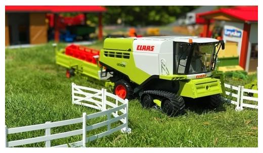 Actual product image Bruder Combine harvester