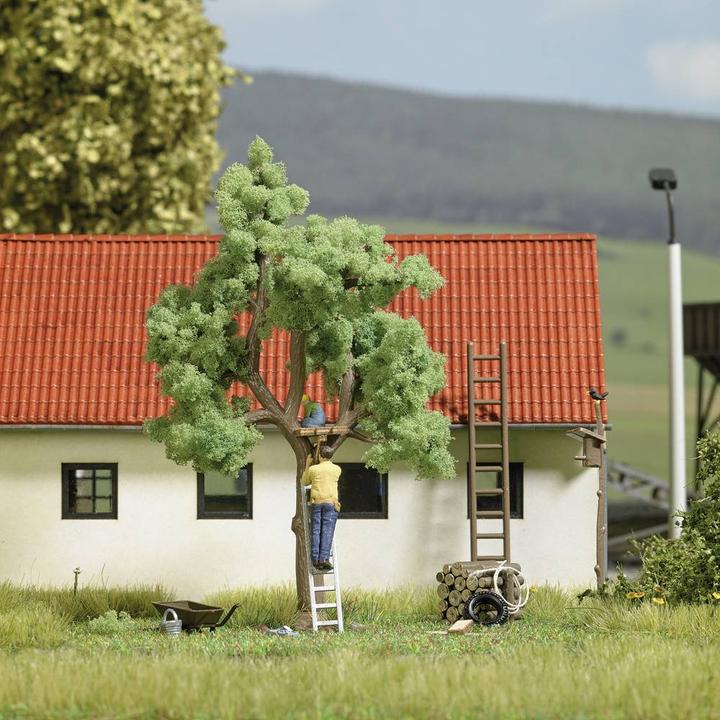 Actual product image Busch 1834 H0 Tree house under construction