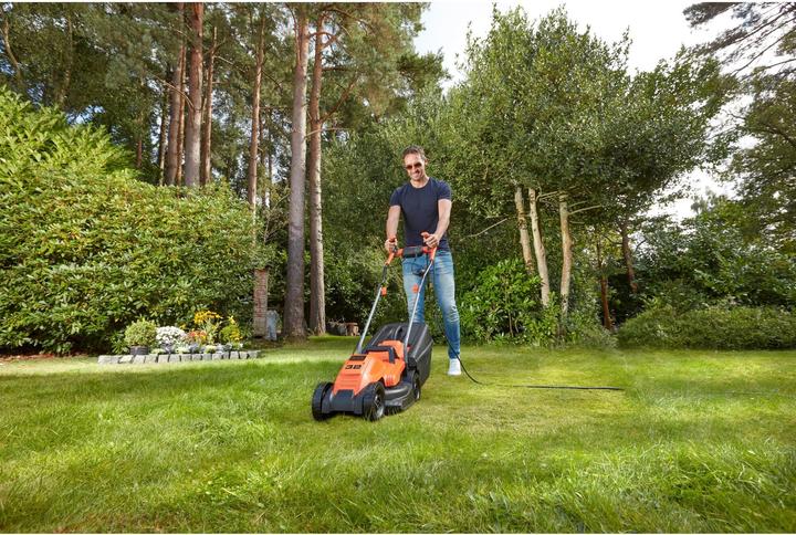 Actual product image Black & Decker BEMW451BH (Electrical connection)