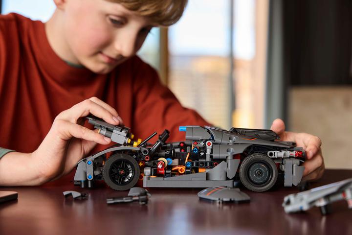 Actual product image LEGO Koenigsegg Jesko Absolut super sports car (42173, LEGO Technic)