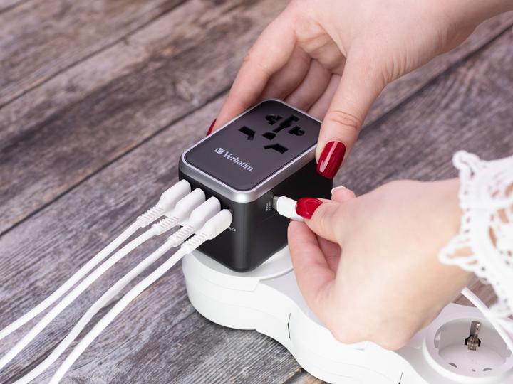 Produktbild Verbatim Universal Travel Adapter