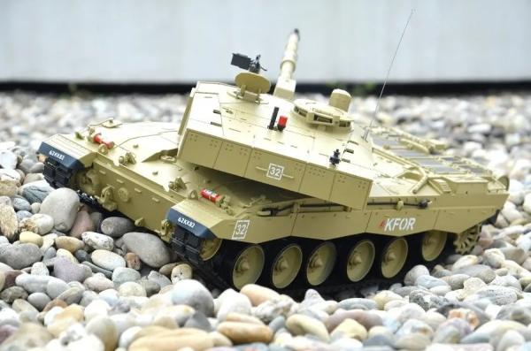 Actual product image Es-toys Heng Long RC Tank 1:16 Challenger 2 (RTR Ready-to-Run)