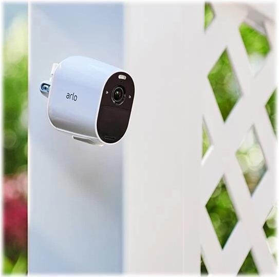 Productafbeelding Arlo Essential Spotlight Camera VMC2330 Set van 3 (1920 x 1080 Pixels)