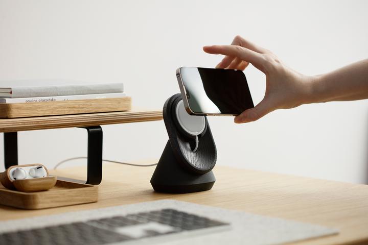 Immagine prodotto Oakywood Supporto per iPhone MagSafe Supporto multifunzionale per iPhone - Noce -