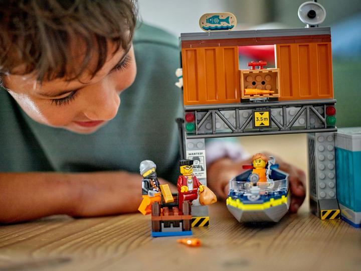 Productafbeelding LEGO Stad - Speedboot van de politie en schuilplaats van boeven (60417) (60417, LEGO Stad)