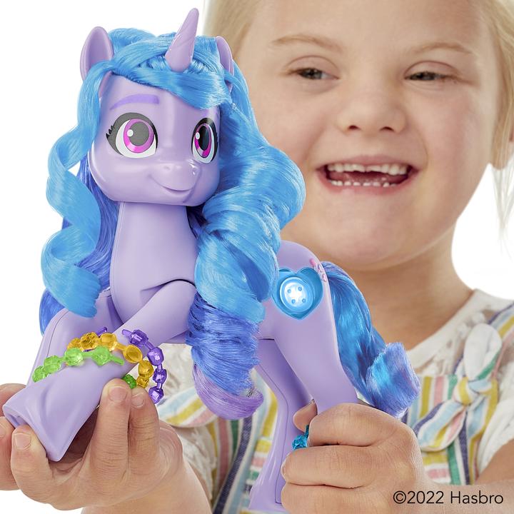 Actual product image My Little Pony Discover your pony sparkle Sparkle Fun Izzy Moonbow, 20 cm high pony for children, with