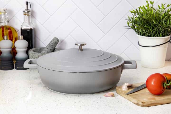 Actual product image Master Class Casserole Dish (Casserole + Stewpot, Aluminium)