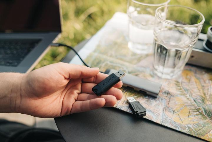 Produktbild Verbatim Store 'n' Go Pin Stripe (16 GB, USB 3.0, USB-A)