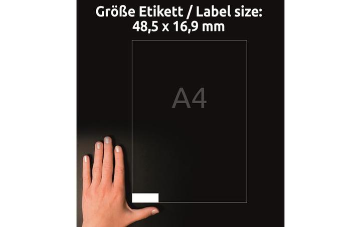 Actual product image Avery Universal labels