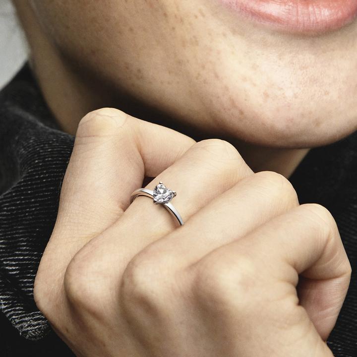 Immagine prodotto Pandora Anello solitario a cuore scintillante (60, 925 Argento)