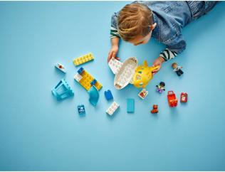 Produktbild LEGO Erster Besuch im Flughafen (10443)