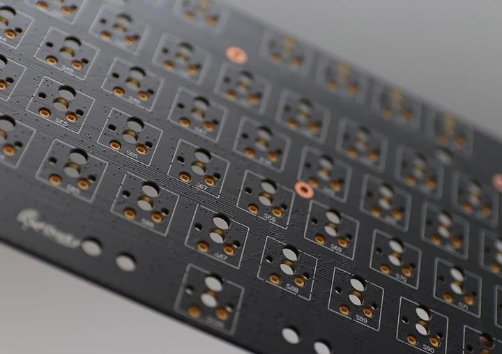 Immagine prodotto Ducky Mini tastiera da gioco One 3 Classic bianca/nera, LED RGB - MX-Brown (USA) (US, Cablato)