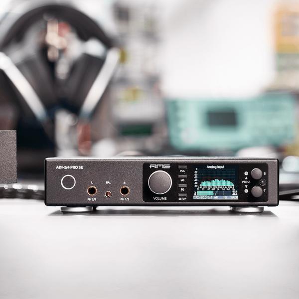 Produktbild RME Audio RME ADI-2/4 Pro SE AD/DA Wandler mit Mikrofasertuch