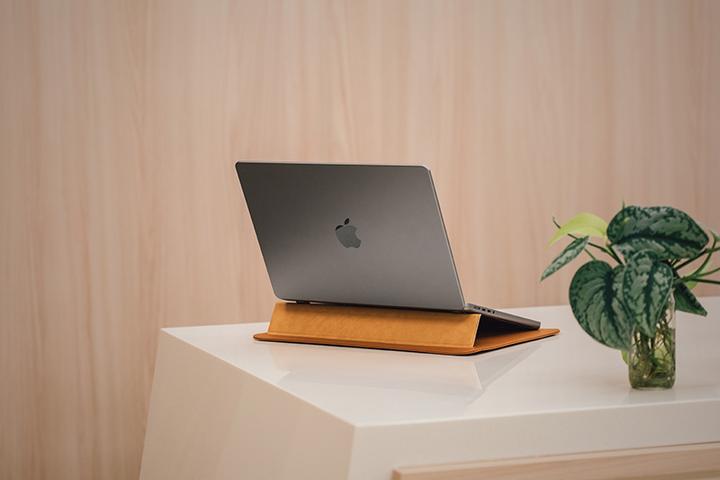 Actual product image Moshi Muse 14" 3-in-1 Slim Case - MacBook Pro 14" Case (2021) (Jet Black) (14", Universal)