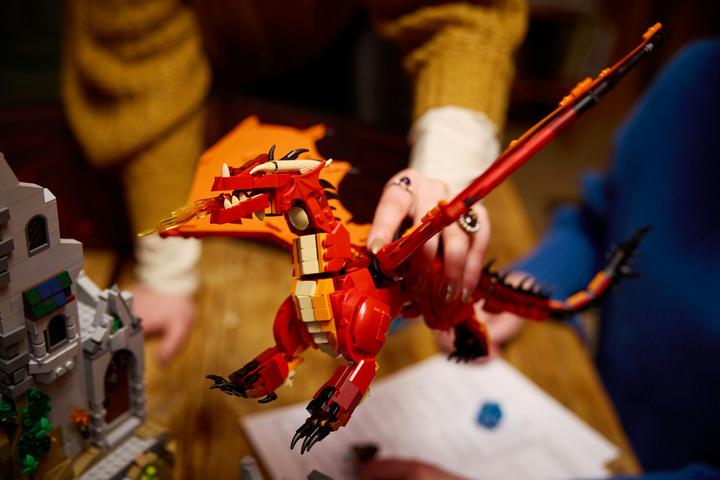 Actual product image LEGO 21348 Dungeons & Dragons: The Saga of the Red Dragon (21348, LEGO Ideas, LEGO Rare Sets)