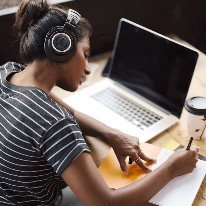 Produktbild Audio-Technica ATH-M50xBT2 (keine Geräuschunterdrückung, 50 h, Kabelgebunden, Kabellos)
