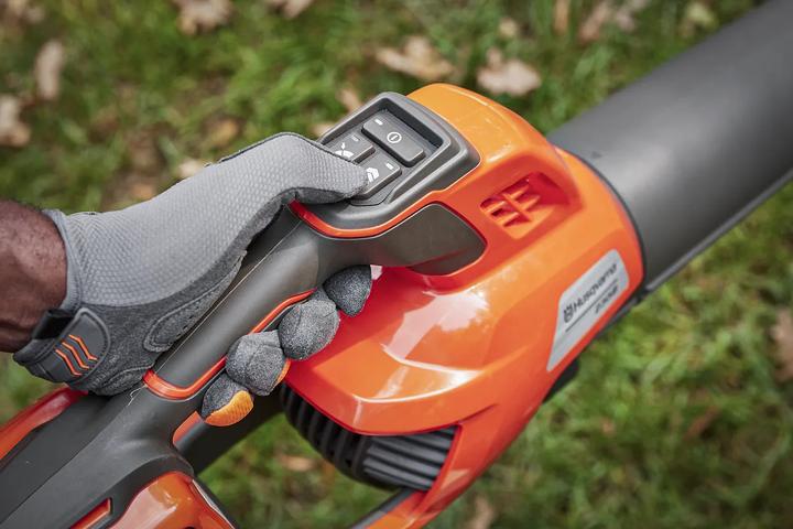 Actual product image Husqvarna Cordless leaf blower 230iB (Rechargeable battery operated, Leaf vacuums)