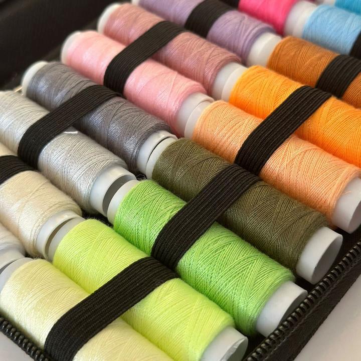 Produktbild Intirilife 126-teiliges Nähset in Schwarz mit