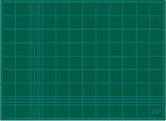 Actual product image Lion JUNIOR - cutting mat (45 x 30 cm)