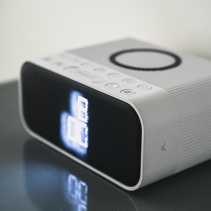 Produktbild KSIX Wuad Alarm Clock Wireless Charger 10w Bluetooth Speaker Fm Radio