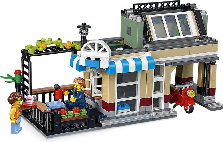 Actual product image LEGO Creator townhouse on Parkstrasse (31065, LEGO Creator Expert)