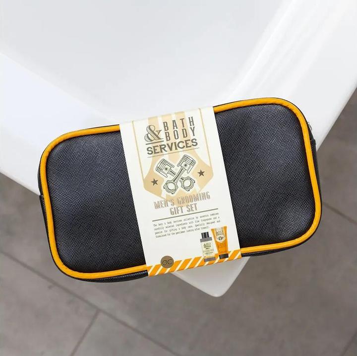 Actual product image Accentra Bath set BATH & BODY SERVICES in toilet bag, incl. 100ml Hair & Body Wash, 60ml After Shave Balm (Body care set)