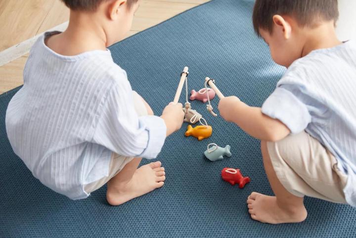 Actual product image Plantoys Fishing game (English, German, French, Italian, Swiss German)
