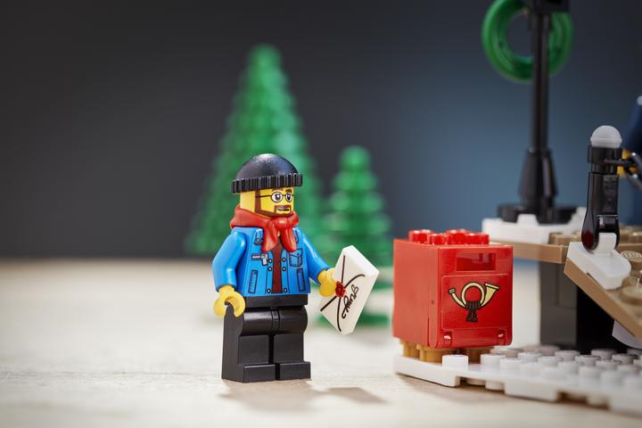 Produktbild LEGO Winterlicher Bahnhof (10259, LEGO Creator Expert)