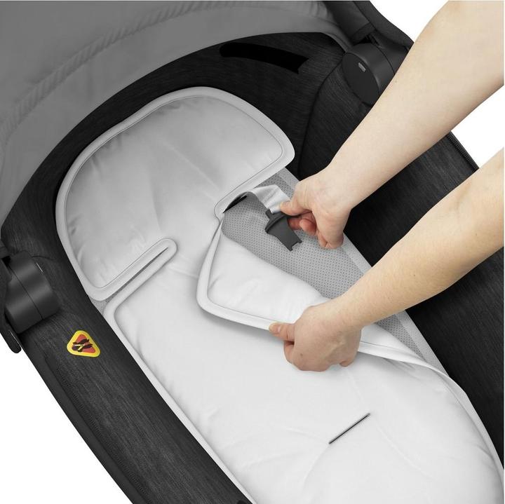 Actual product image Maxi-Cosi Jade Essential Black (Black Rim)