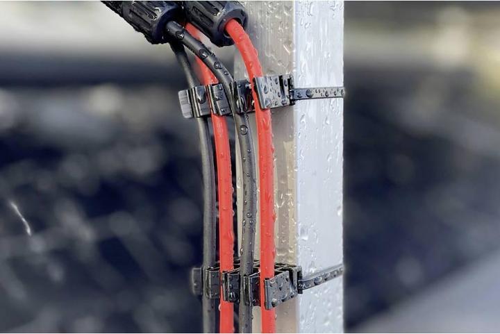 Produktbild HellermannTyton Befestigungssockel mit Rohr-/Schlauchhalterung, Wmax 8.8mm, 50ST (Befestigungsschlaufen, 23 mm, 50 Stk.)