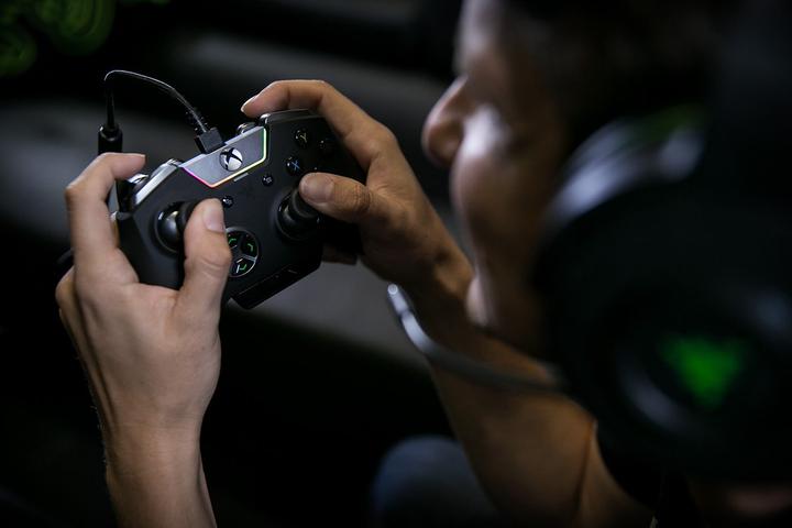 Produktbild Razer Wolverine Ultimate Gaming (Xbox Series X, Xbox One S, Xbox Series S, PC, Xbox One X)
