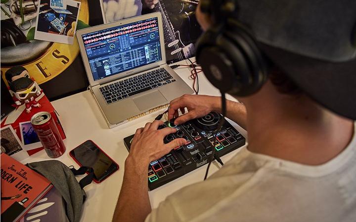 Actual product image Hercules DJ Control Inpulse 200