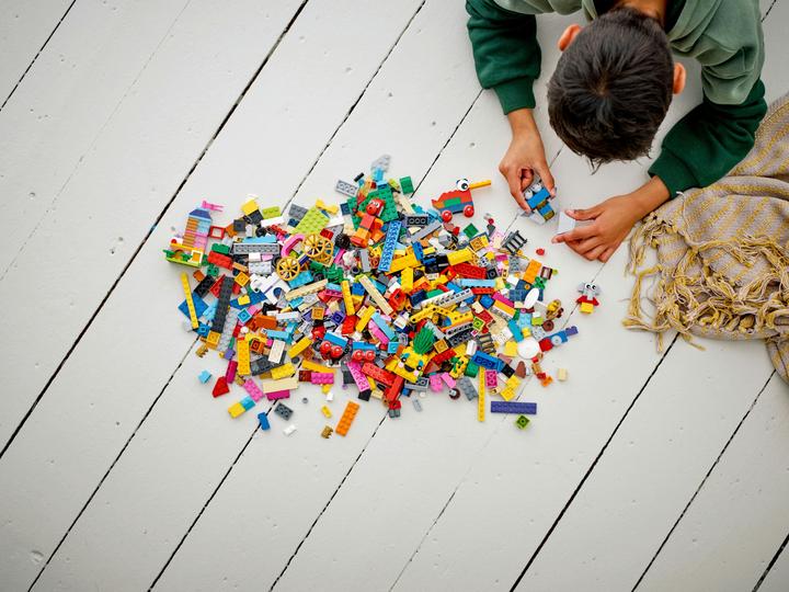 Produktbild LEGO 90 Jahre Spielspass (11021, LEGO Classic)