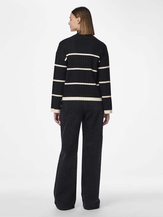 Actual product image Pieces PCHILJA Knitted Sweater (M)