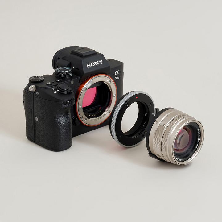 Produktbild Urth Lens Mount Adapter: Compatible with Contax G Lens to Sony E Camera Body