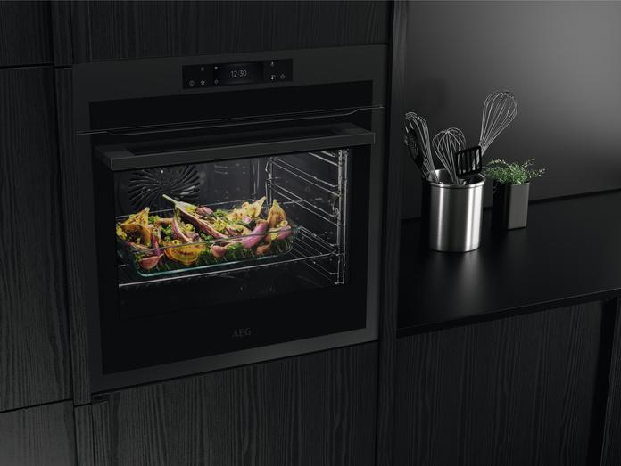 Actual product image AEG Series 8000 BPE748380T, Middelmaat, Electric oven, 71 l, 71 l, Met ventilator, 30 - 300 C