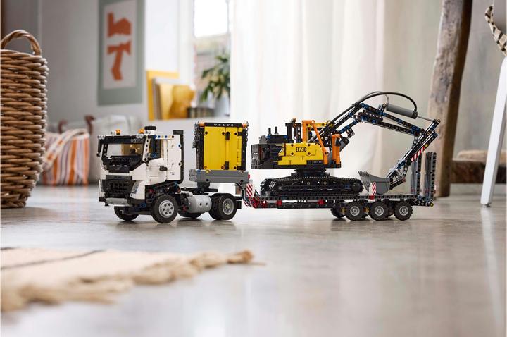 Immagine prodotto LEGO 42175 Camion Volvo FMX con escavatore elettrico cingolato EC230 (42175, LEGO Technic)