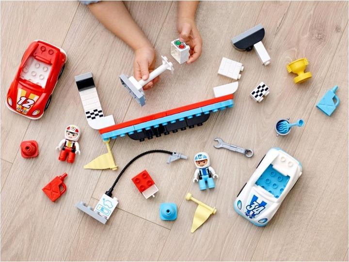 Produktbild LEGO Rennwagen (10947)