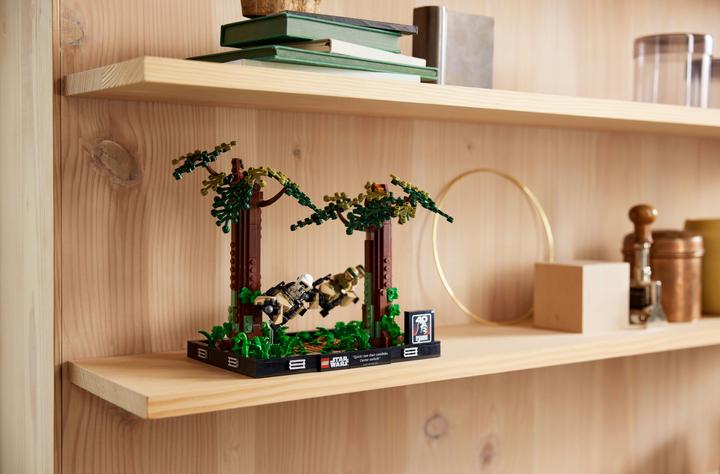 Actual product image LEGO Chase on Endor - Diorama (75353, LEGO Star Wars)
