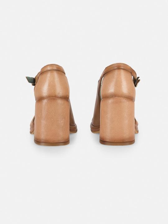 Image du produit Felmini Stefanny D796, une sandale à talon dont chaque détail respire l'élégance. Le talon est luxueusement (42)