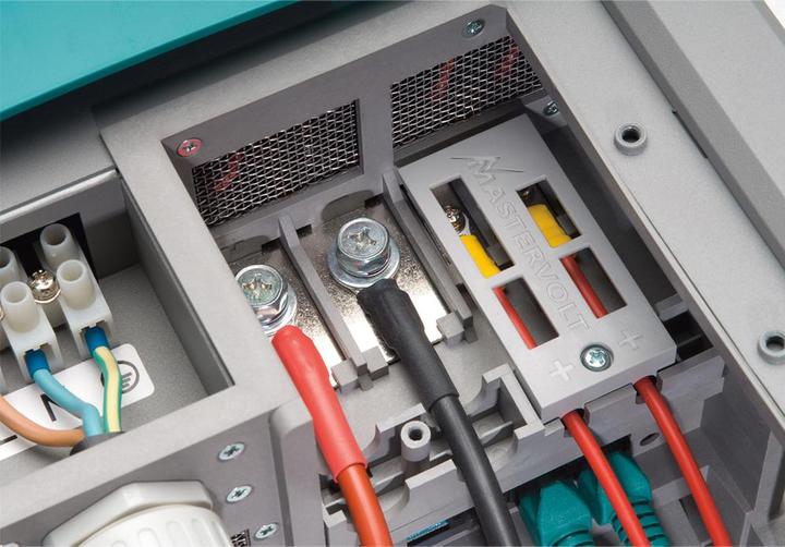 Immagine prodotto Mastervolt ChargeMaster Plus 12/35-3 12V 35A Caricabatterie 3 Banchi batteria (12V, 35 A)