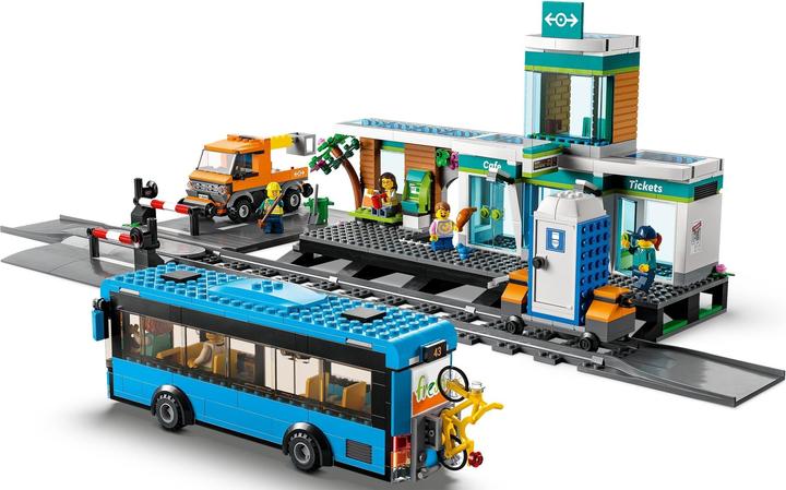 Actual product image LEGO Station (60335, LEGO City)