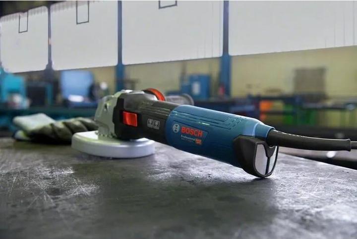 Actual product image Bosch Professional Angle grinder GWS 17-125 (125 mm)