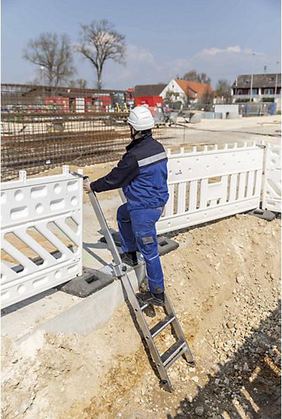 Actual product image Munk Pit ladder with steps (Single ladder, 225 cm)